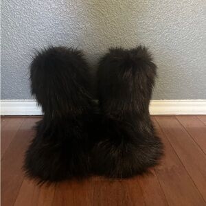 Black fur boots
